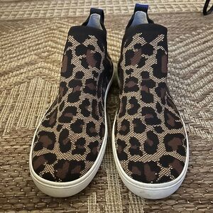 Good condition Rothy booties… just at not my style, not worn very much.